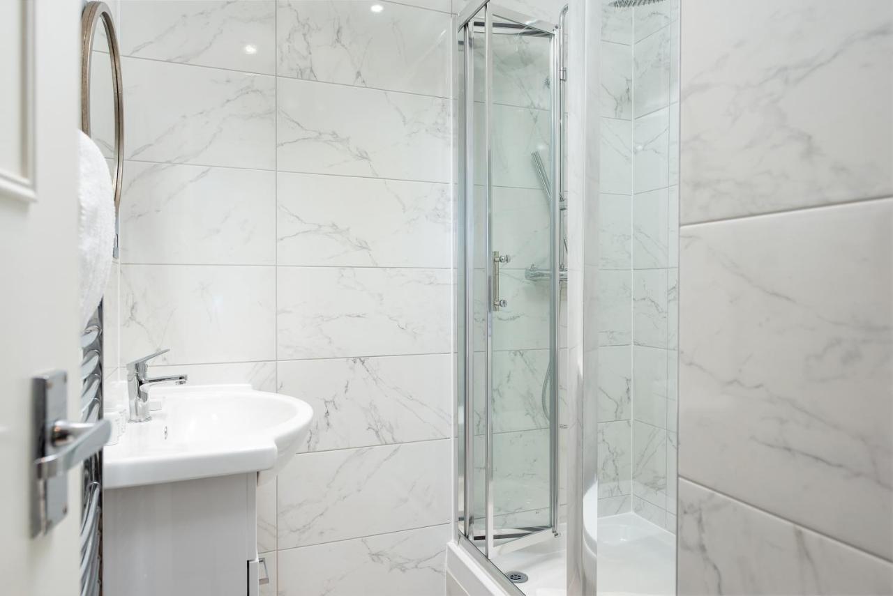 Capital Sloane Street Studio With Balcony London Exterior foto