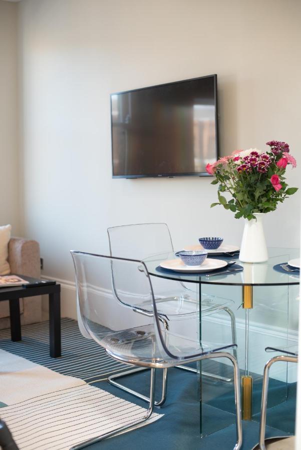 Capital Sloane Street Studio With Balcony London Exterior foto