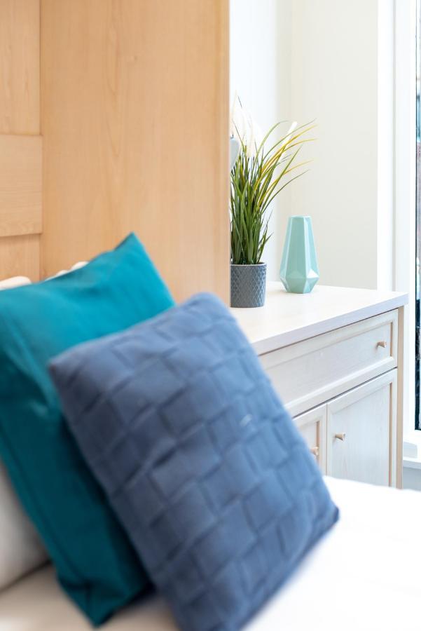 Capital Sloane Street Studio With Balcony London Exterior foto