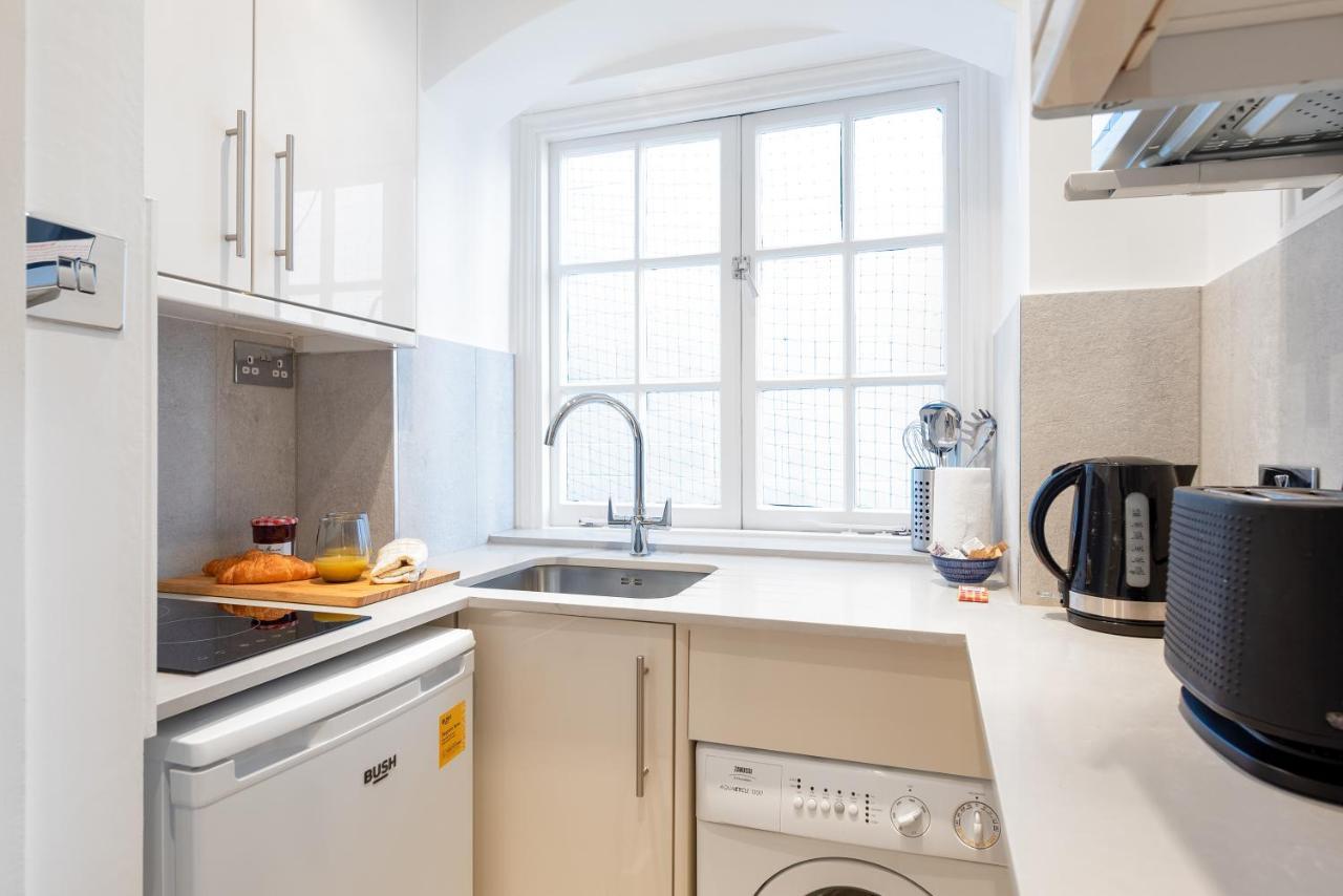 Capital Sloane Street Studio With Balcony London Exterior foto
